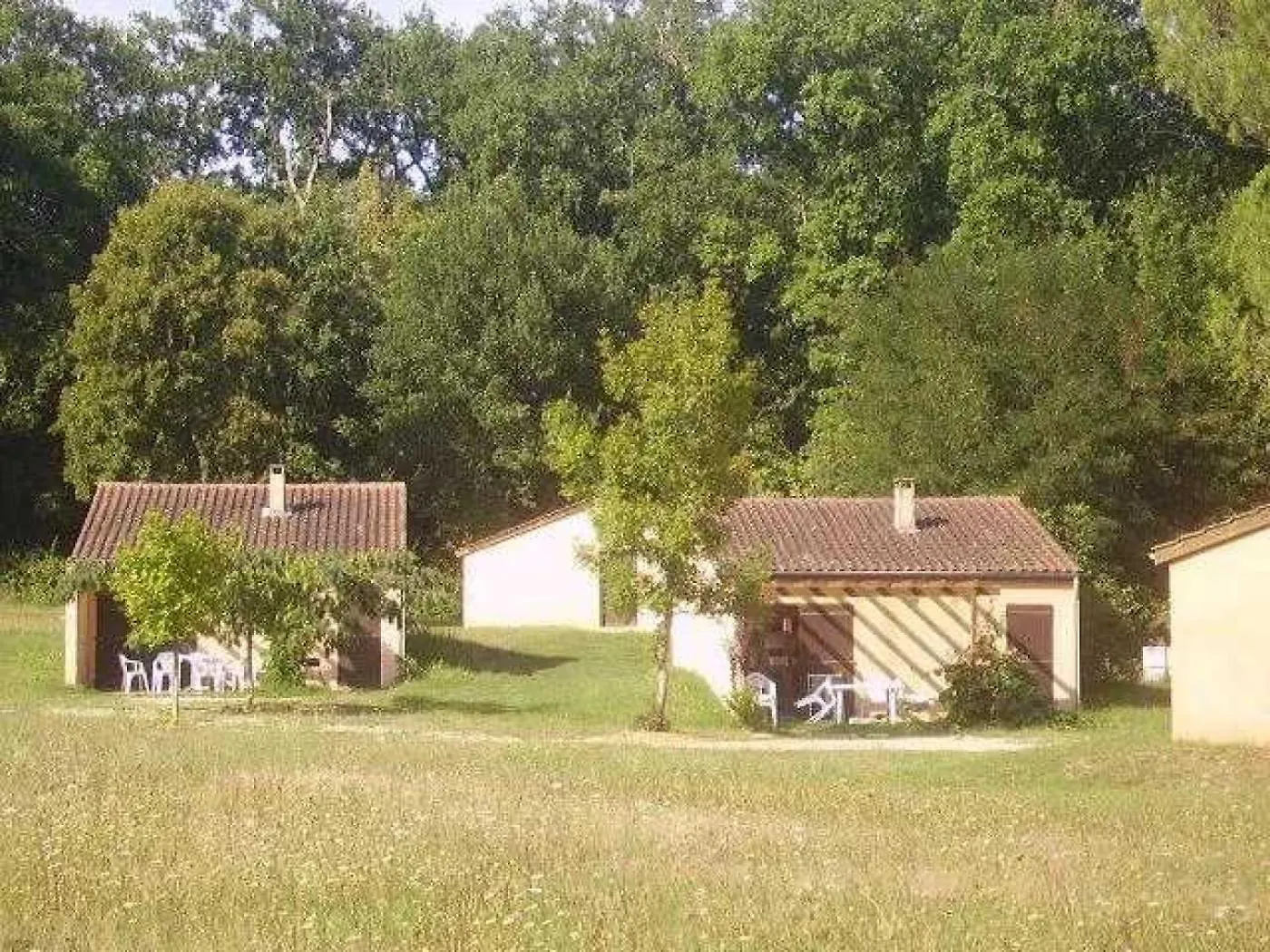 Puy-lʼÉvêque Camping 3 Etoiles - Piscine - Ccbahd0